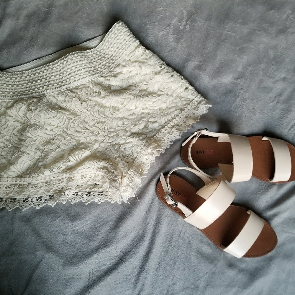 🚫⛔SOLD⛔🚫Lace short & sandals